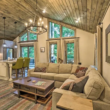 Evolve Luxurious Cabin With Porch And Pool Access!